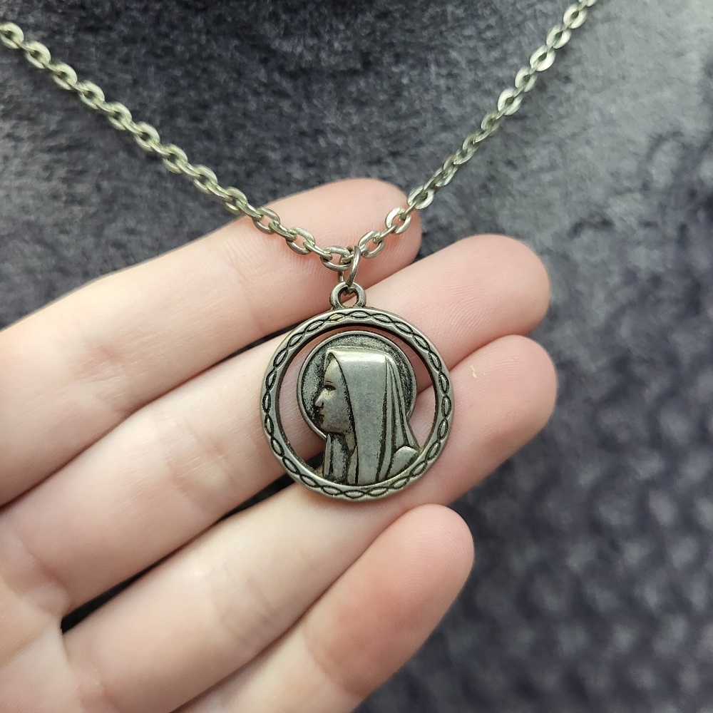 Mary Necklace